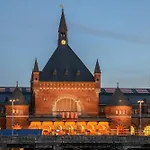 Central Copenhagen Apt With Balcony, Free Parking W Elevator